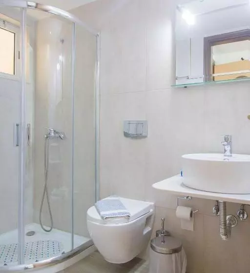 スタンダードスタジオ, Theo Beach Hotel Apartments