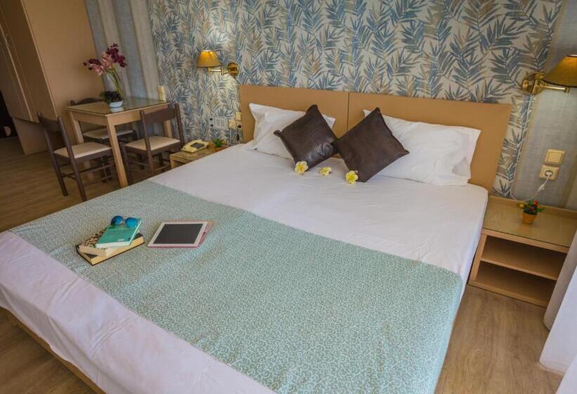 スタンダードスタジオ, Theo Beach Hotel Apartments