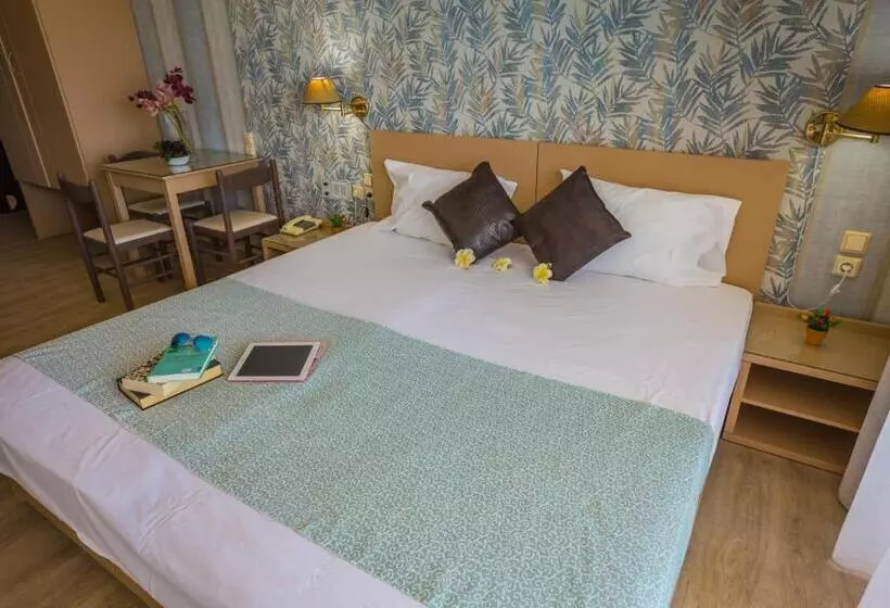 スタンダードスタジオ, Theo Beach Hotel Apartments