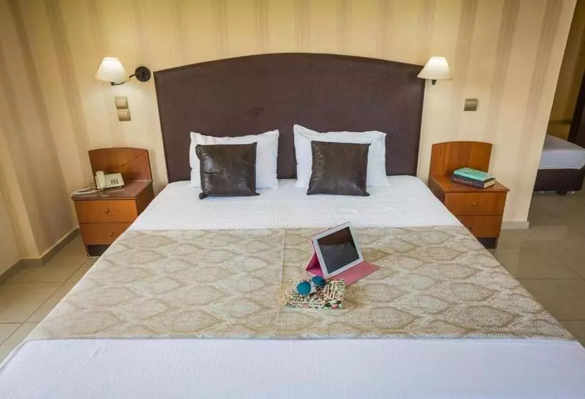 スタンダードスタジオ, Theo Beach Hotel Apartments