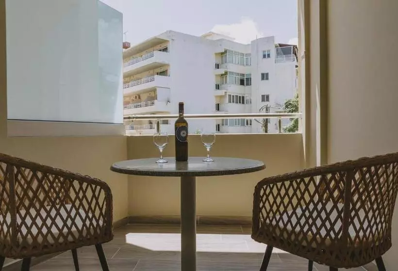 バルコニー付きスタンダードルーム, Theo Beach Hotel Apartments