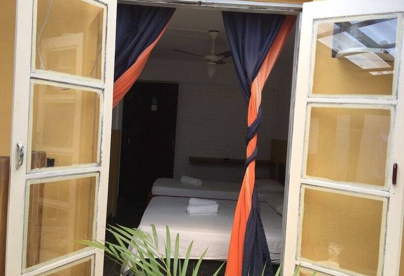 غرفة قياسية ثلاثية, Pousada Caxinguelê