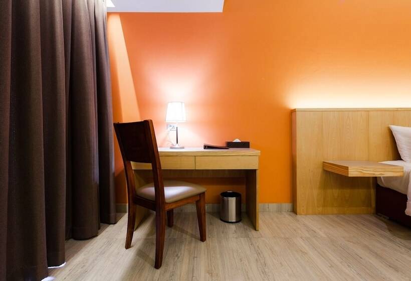 Deluxe Room Mountain View, Balihai Bay Pattaya