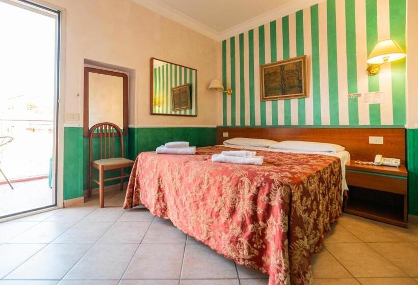 اتاق لوکس با بالکن, Center 3