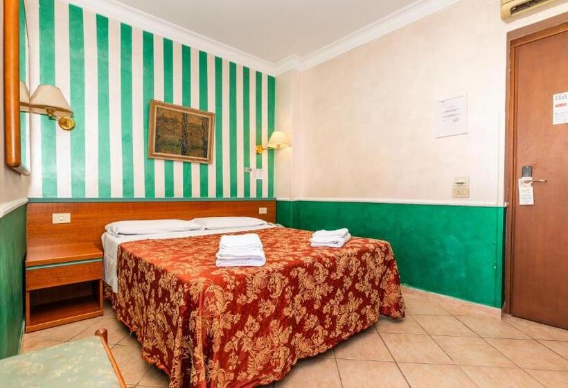 اتاق لوکس با بالکن, Center 3