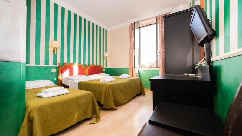 اتاق استاندارد سه نفره, Center 3