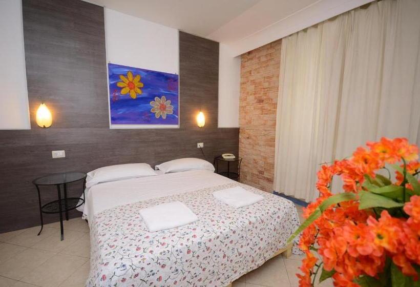 标准单人间, Clinton