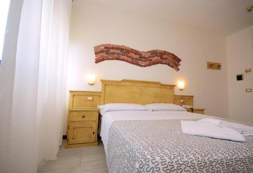 标准单人间, Clinton