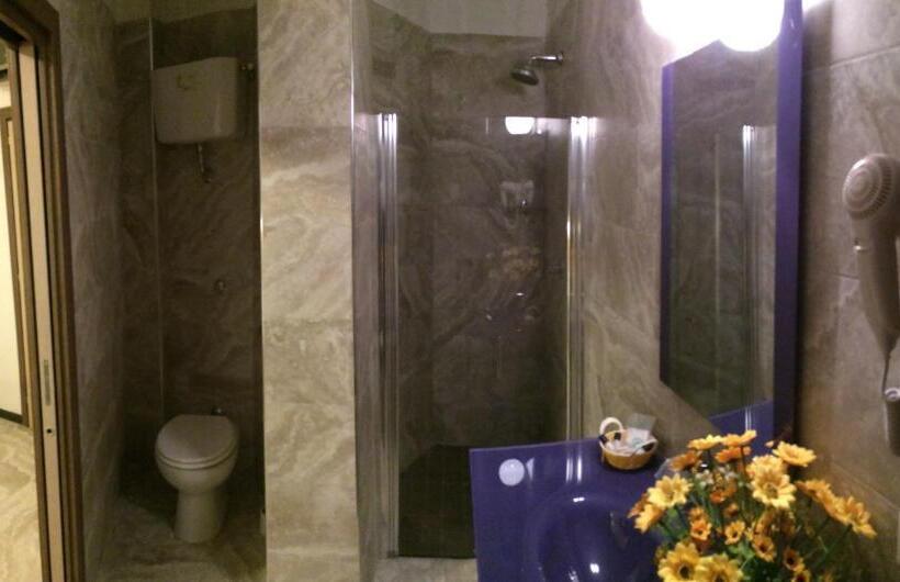 四人标准间, Clinton