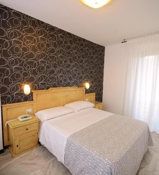 Четырехместный Номер Стандарт, Clinton