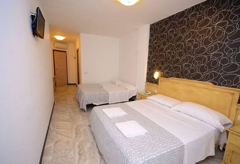 Четырехместный Номер Стандарт, Clinton