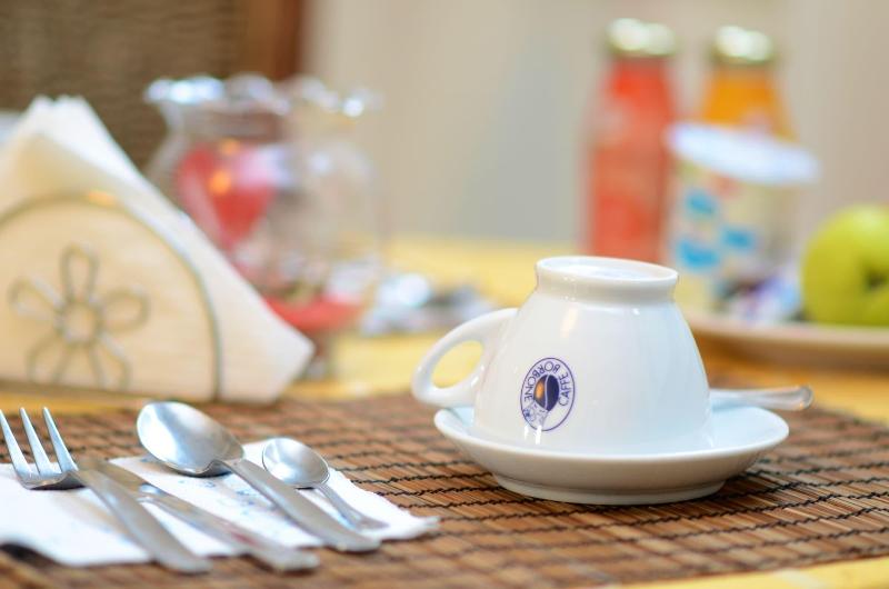 标准单人间, Clinton