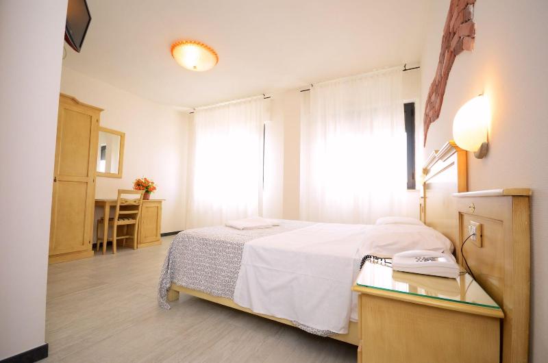 Номер Стандарт Индивидуальный, Clinton