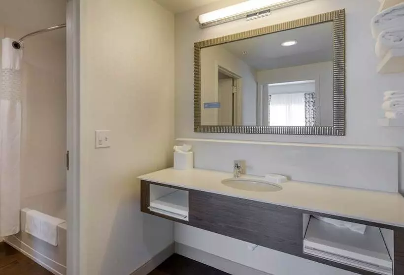 キングサイドベッドのスタンダードワンルーム, Hampton Inn & Suites Vero Beach Downtown