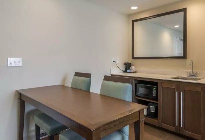 キングサイドベッドのスタンダードワンルーム, Hampton Inn & Suites Vero Beach Downtown