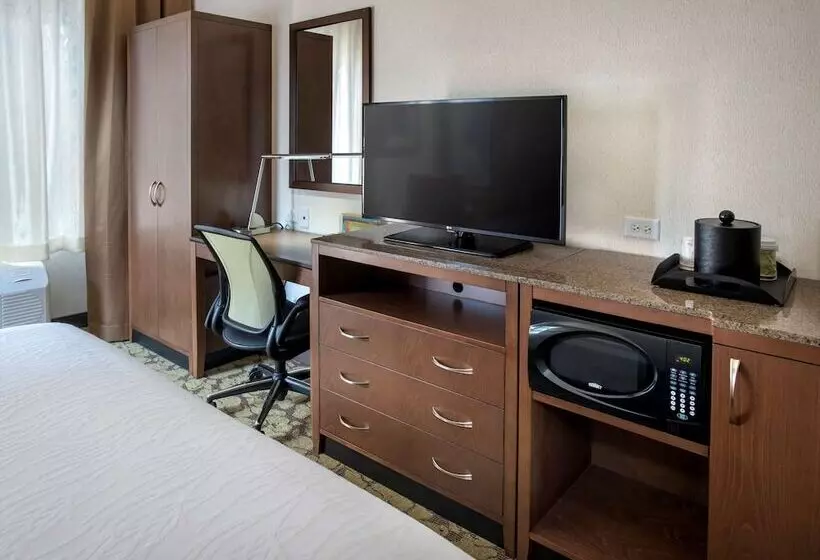 Standard Room King Bed Adapted for people with reduced mobility