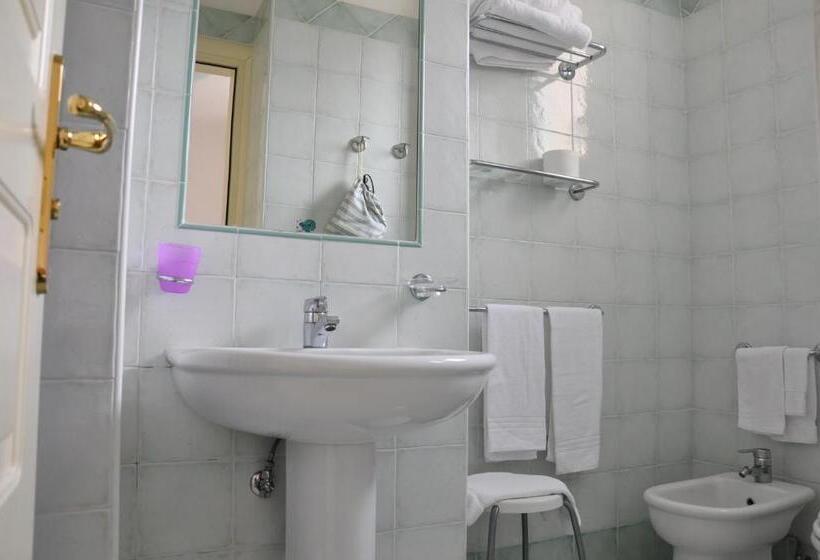 غرفة قياسية, La Marticana