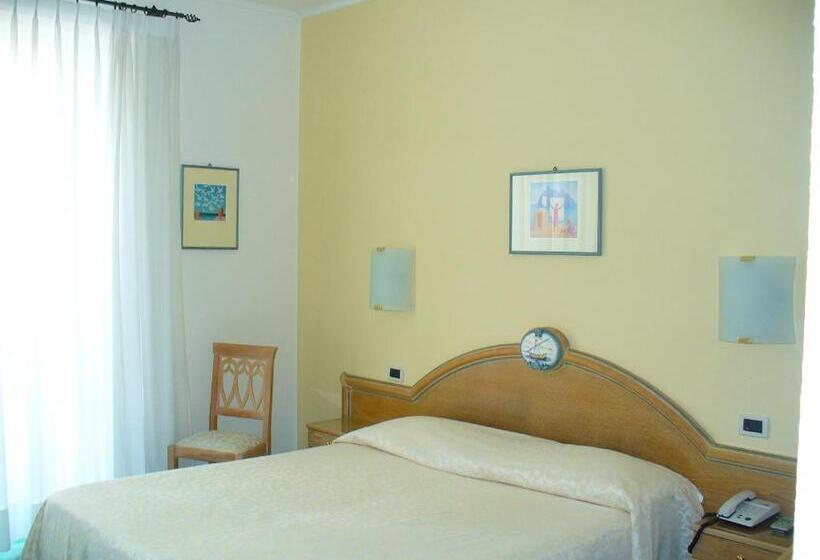 غرفة كومفورت, La Marticana