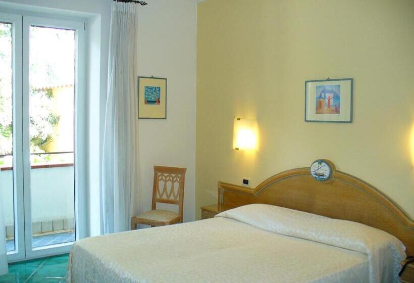 غرفة كومفورت, La Marticana