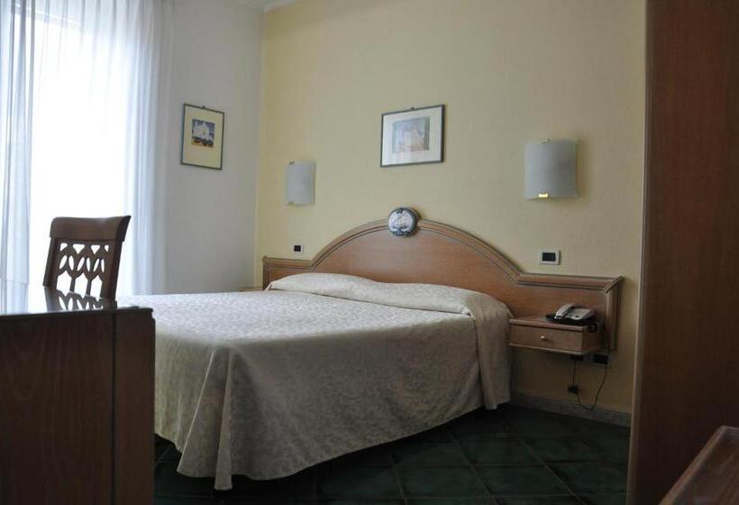 غرفة كومفورت, La Marticana