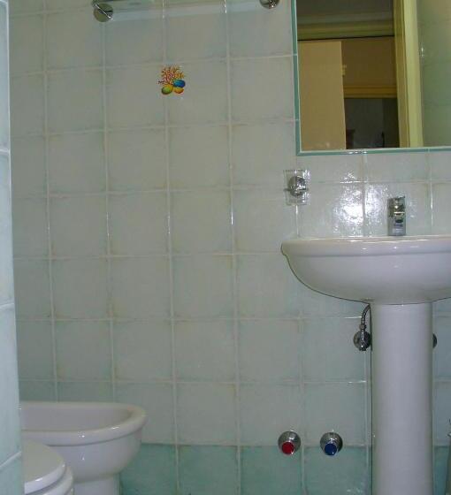 غرفة قياسية فردية, La Marticana