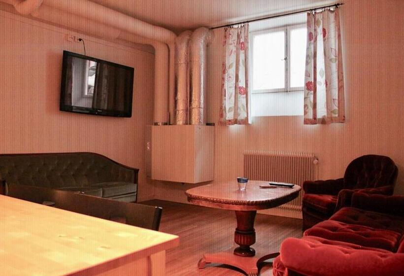 Четырехместный номер эконом класса с общей ванной комнатой, Lindesbergs Stadshotell