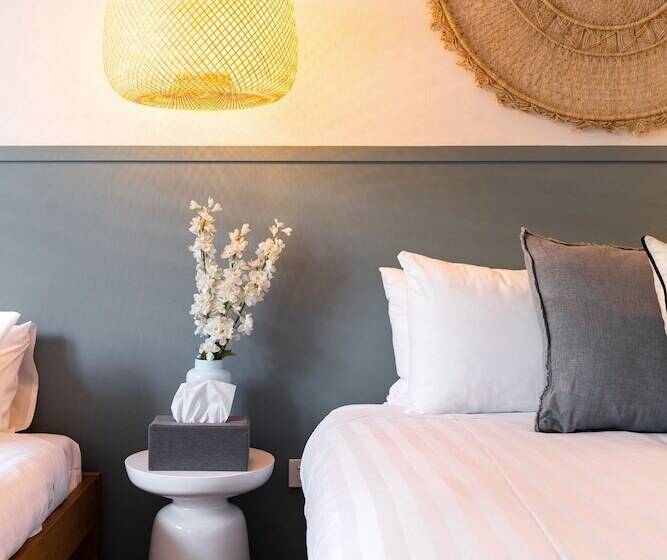 Семейный Номер, Lorne