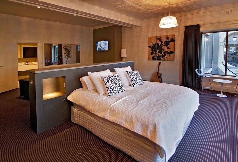 Президентский Люкс, Lorne