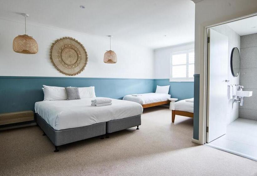 Семейный Номер, Lorne