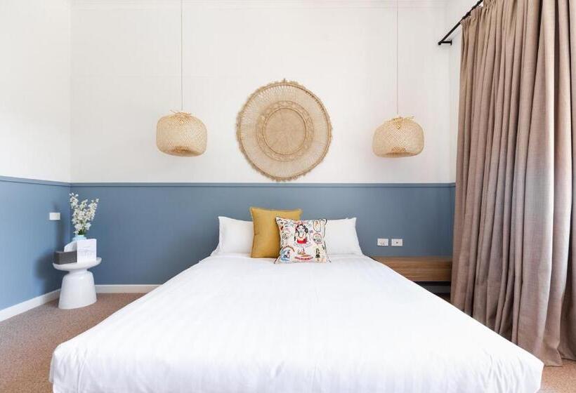 Номер Стандарт, Lorne