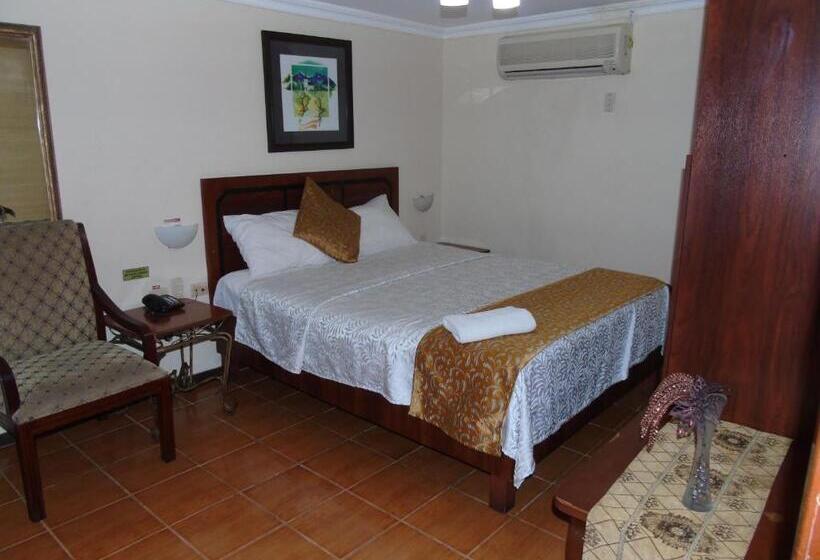 Номер Стандарт, Malecon Inn