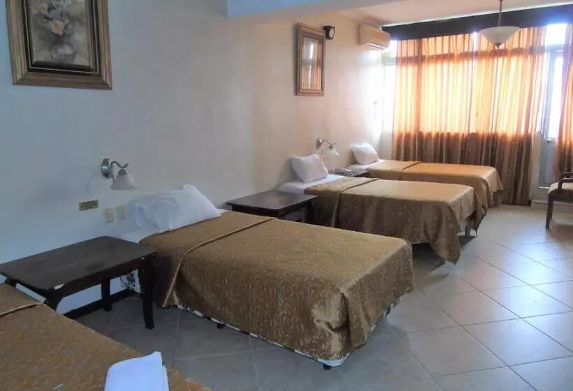 اتاق استاندارد سه نفره, Malecon Inn