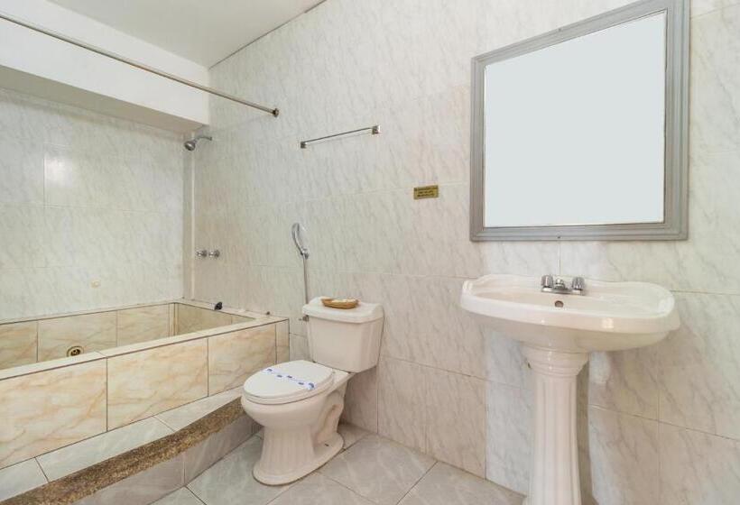 Номер Стандарт Трехместный, Malecon Inn
