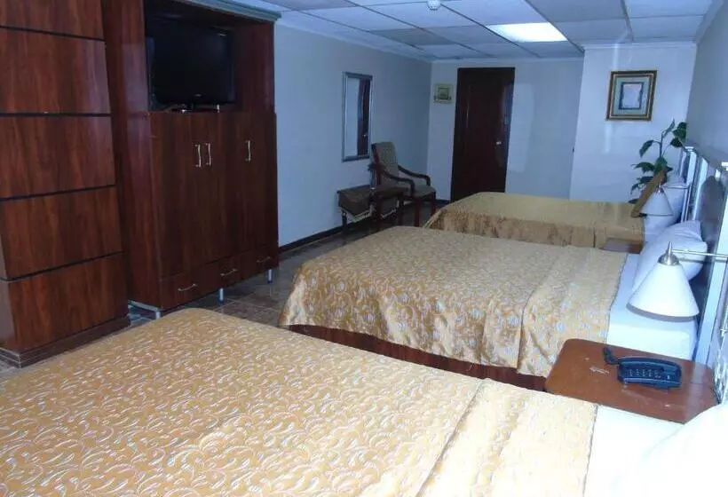 اتاق استاندارد سه نفره, Malecon Inn