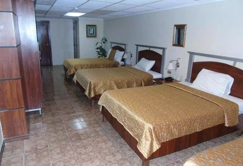 اتاق استاندارد سه نفره, Malecon Inn