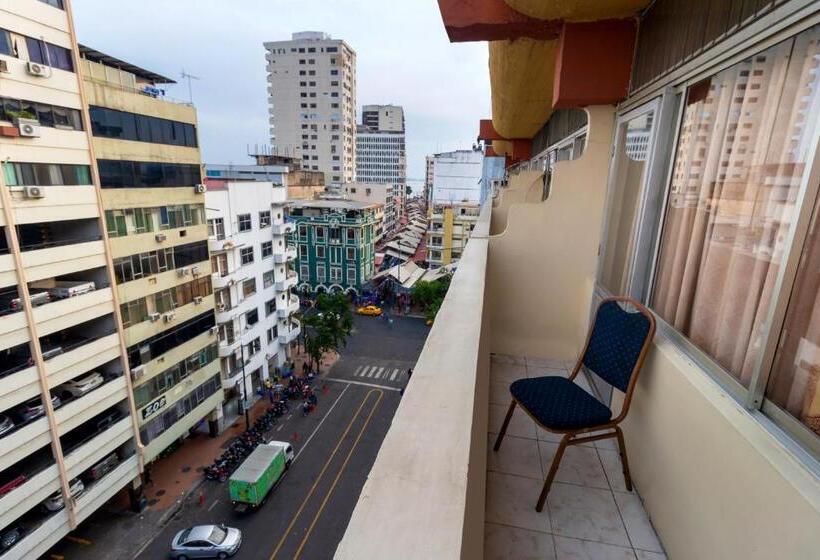 غرفة قياسية ثلاثية, Malecon Inn