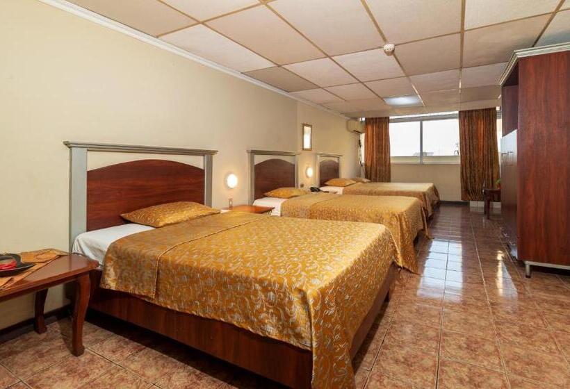 غرفة قياسية ثلاثية, Malecon Inn