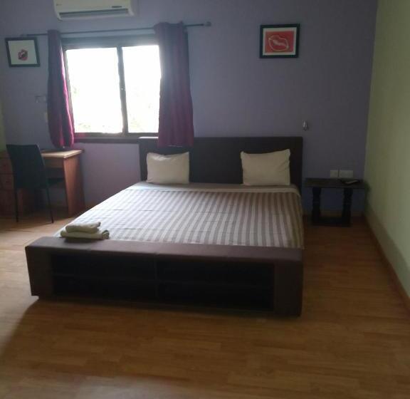 家庭间, Omanye Lodge