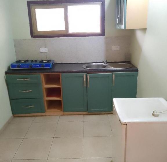 家庭间, Omanye Lodge