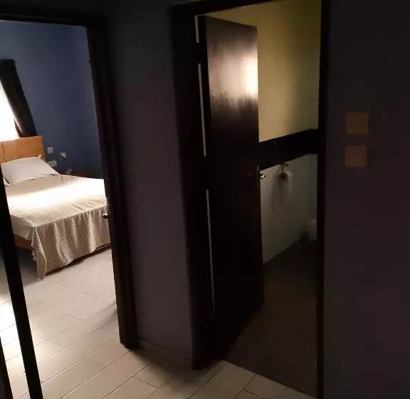 اتاق اکونومی, Omanye Lodge