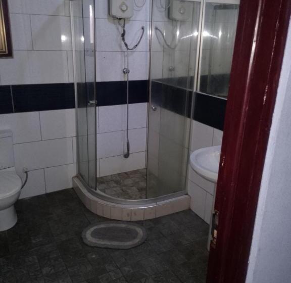 经济房, Omanye Lodge