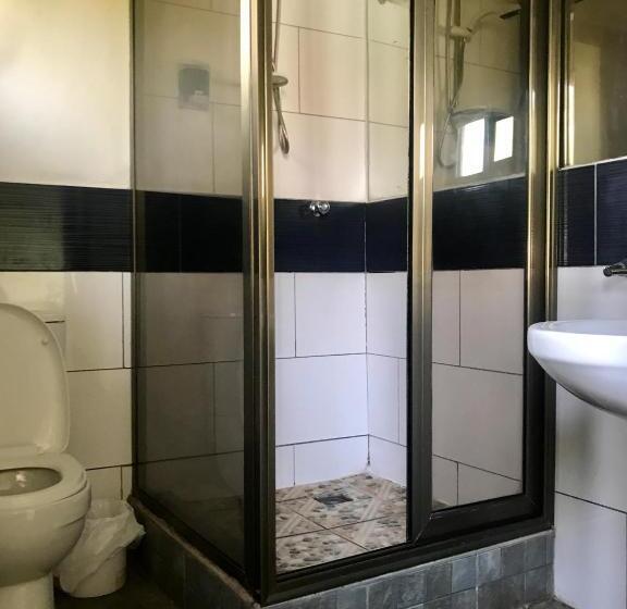 经济房, Omanye Lodge