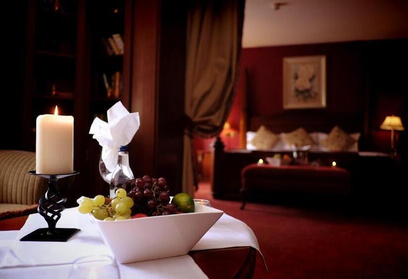 Люкс, Racket Hall Country House