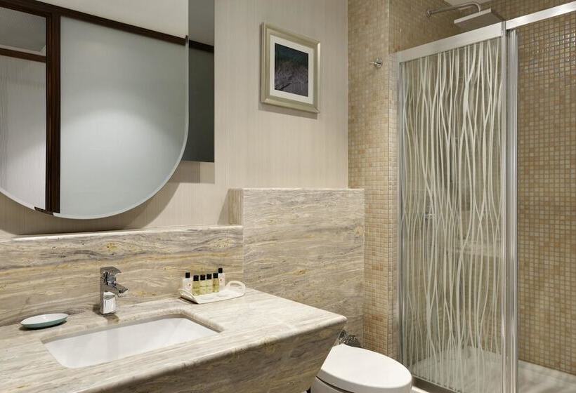 اتاق استاندارد, Ramada By Wyndham Gemli̇k