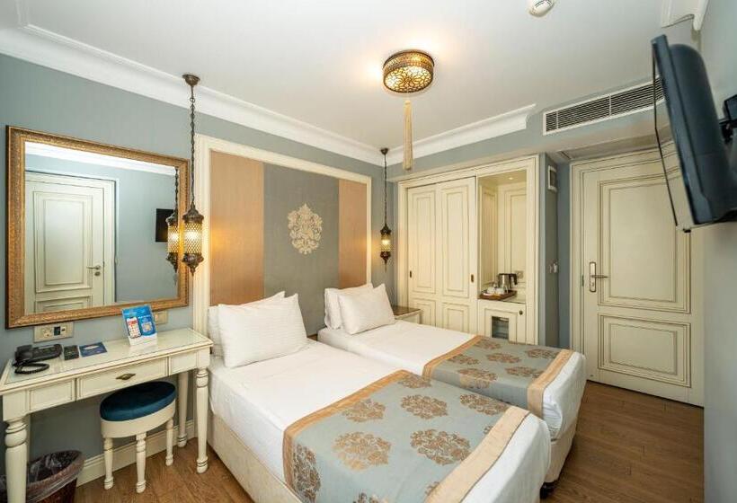 اتاق استاندارد, Raymond Blue