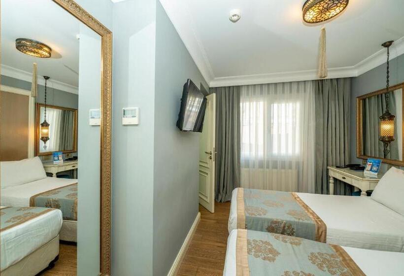 اتاق اکونومی, Raymond Blue