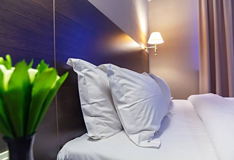 اتاق سوپریور, Red Village