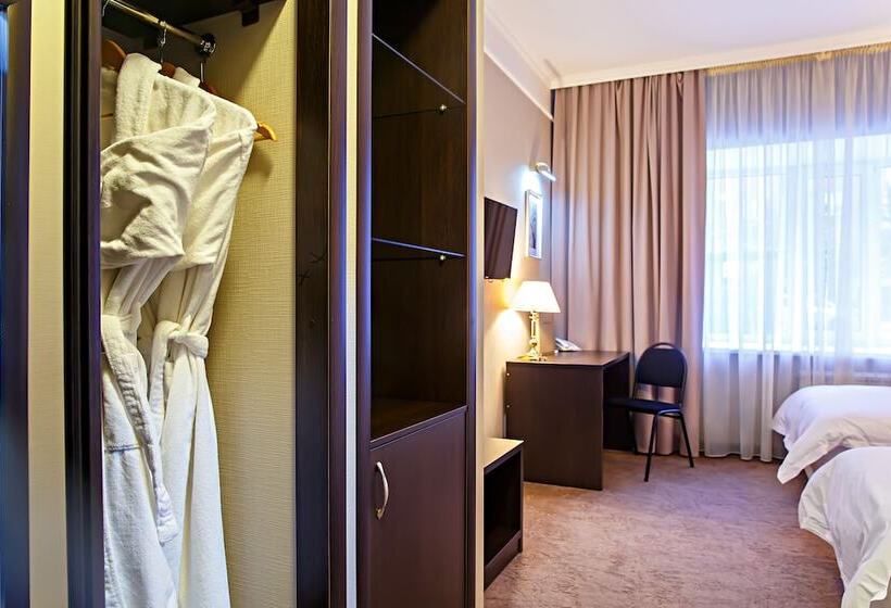 اتاق سوپریور, Red Village