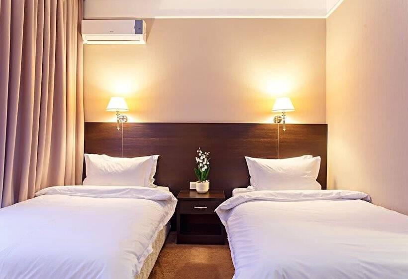 اتاق سوپریور, Red Village