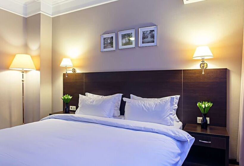 سوییت جونیور, Red Village